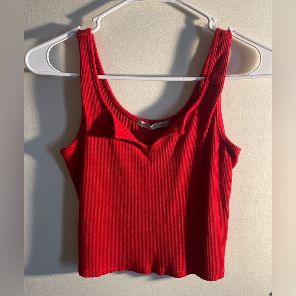 Red crop tank with v-cut